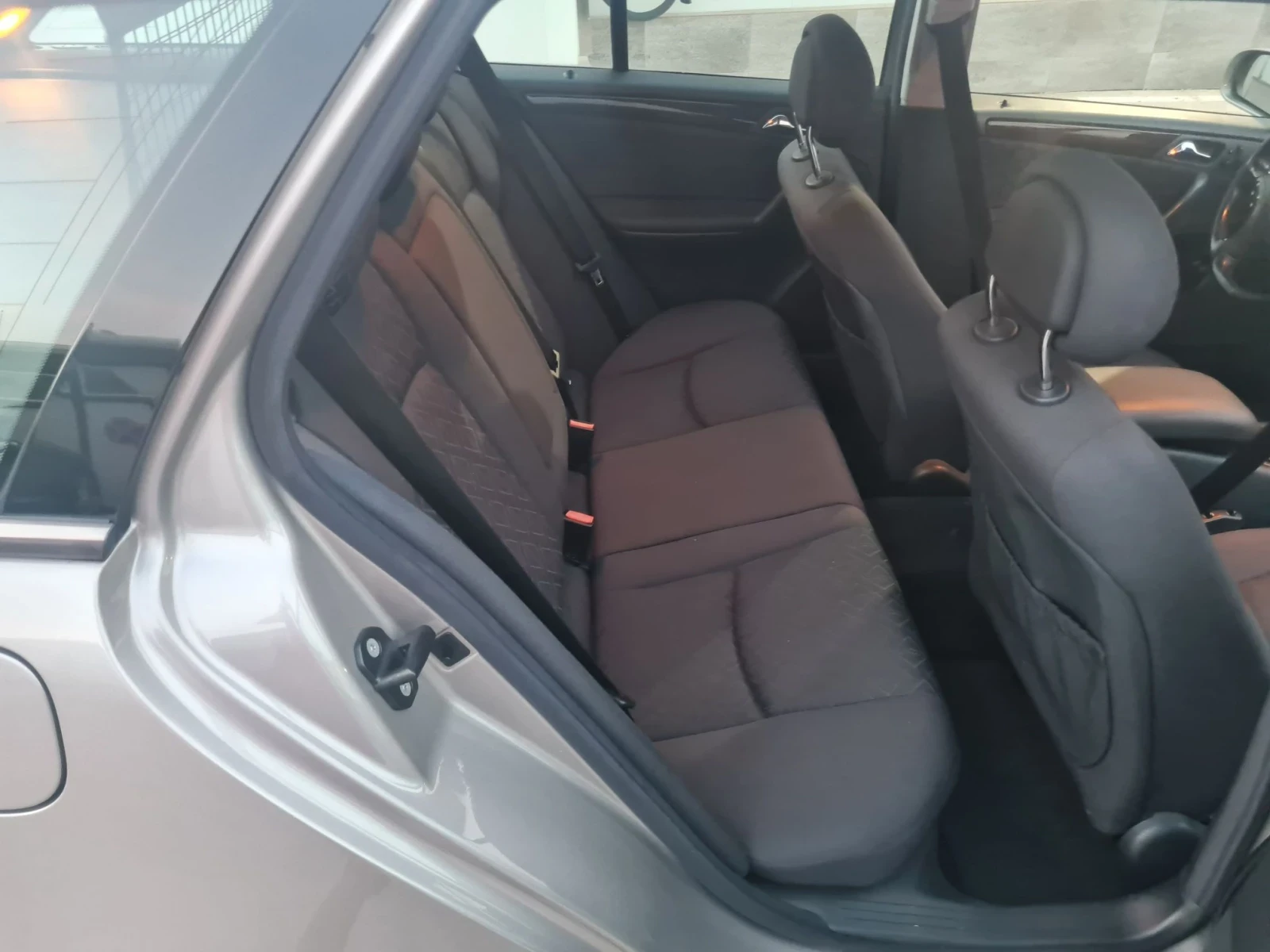 Mercedes-Benz C 180, снимка 12 - Автомобили и джипове - 55930917