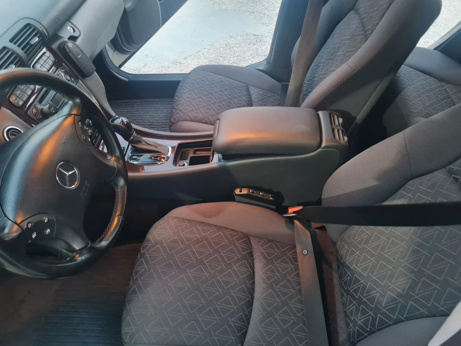 Mercedes-Benz C 180, снимка 10 - Автомобили и джипове - 55930917