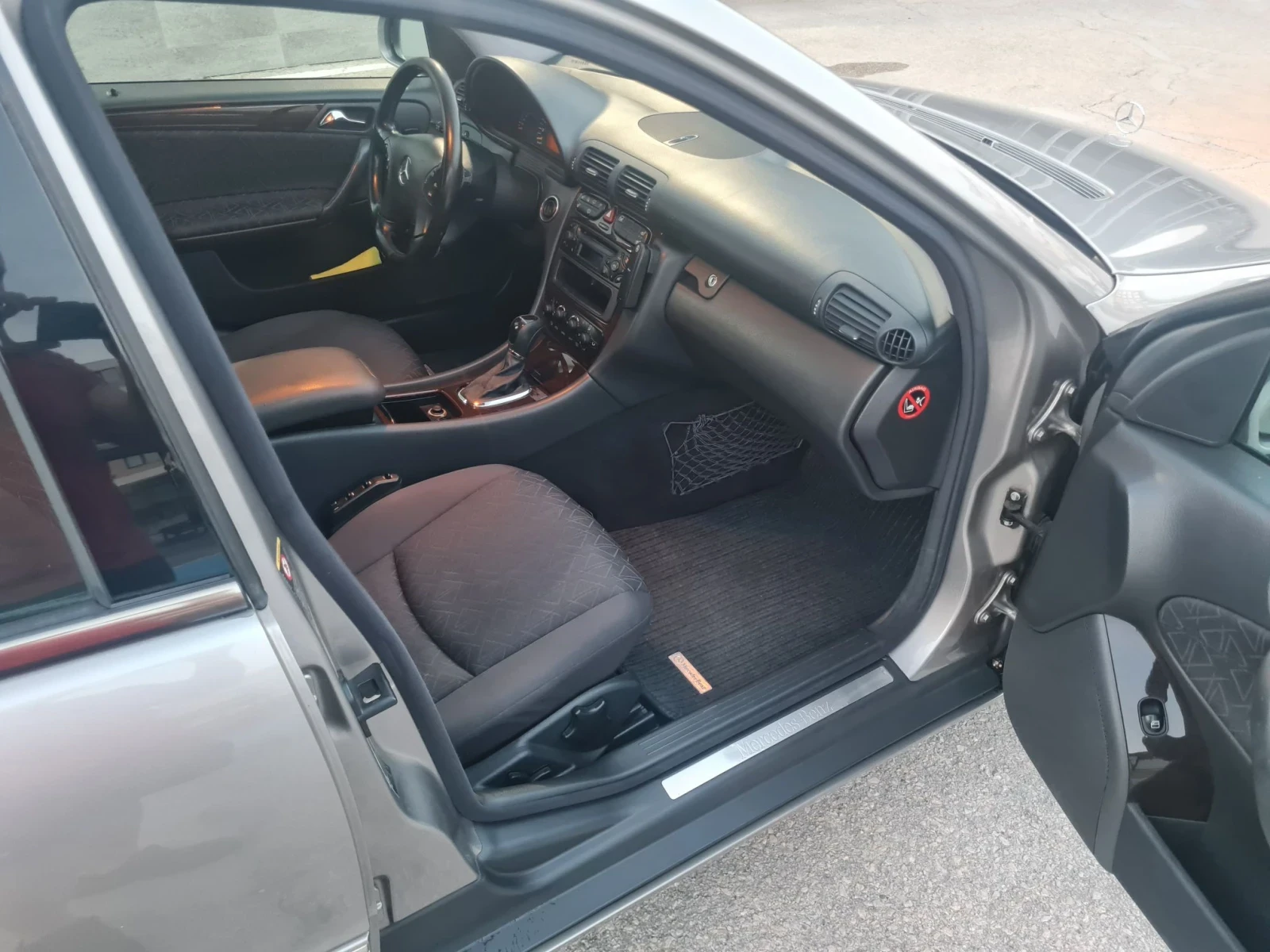 Mercedes-Benz C 180, снимка 14 - Автомобили и джипове - 55930917