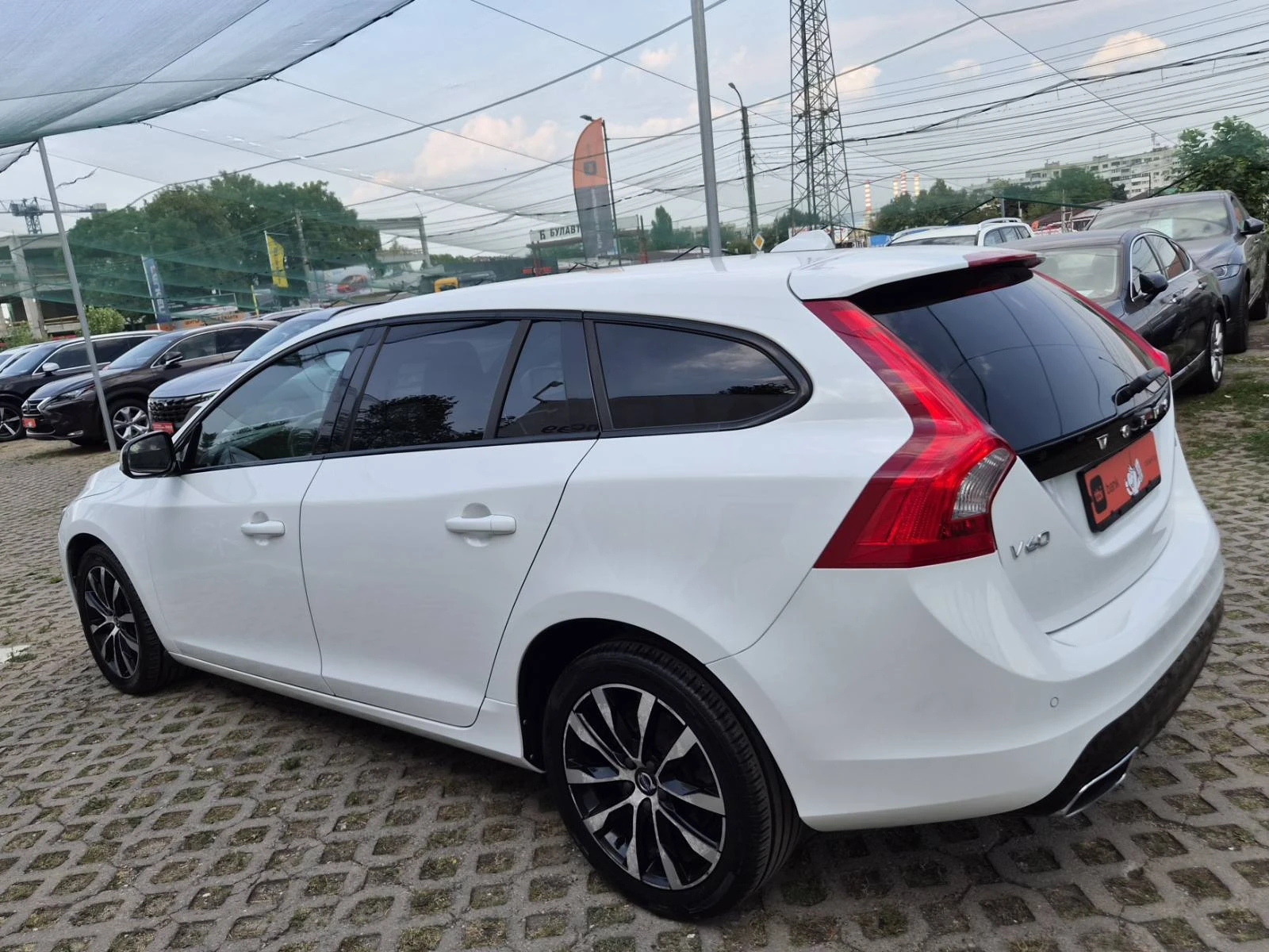 Volvo V60 2.0D-120кс-12.2016г-AUTOMATIC, снимка 2 - Автомобили и джипове - 56022894