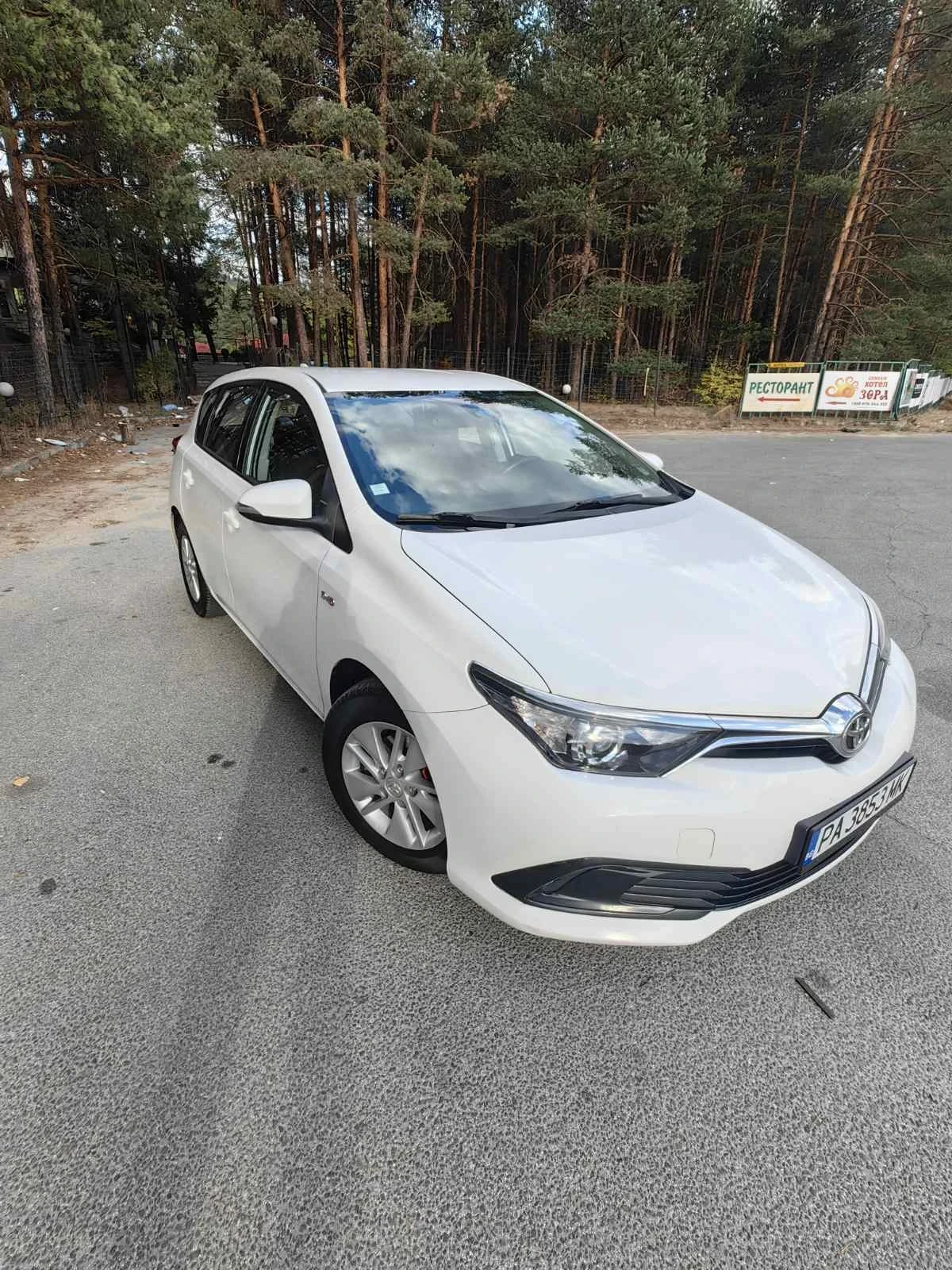 Toyota Auris, снимка 3 - Автомобили и джипове - 56443418