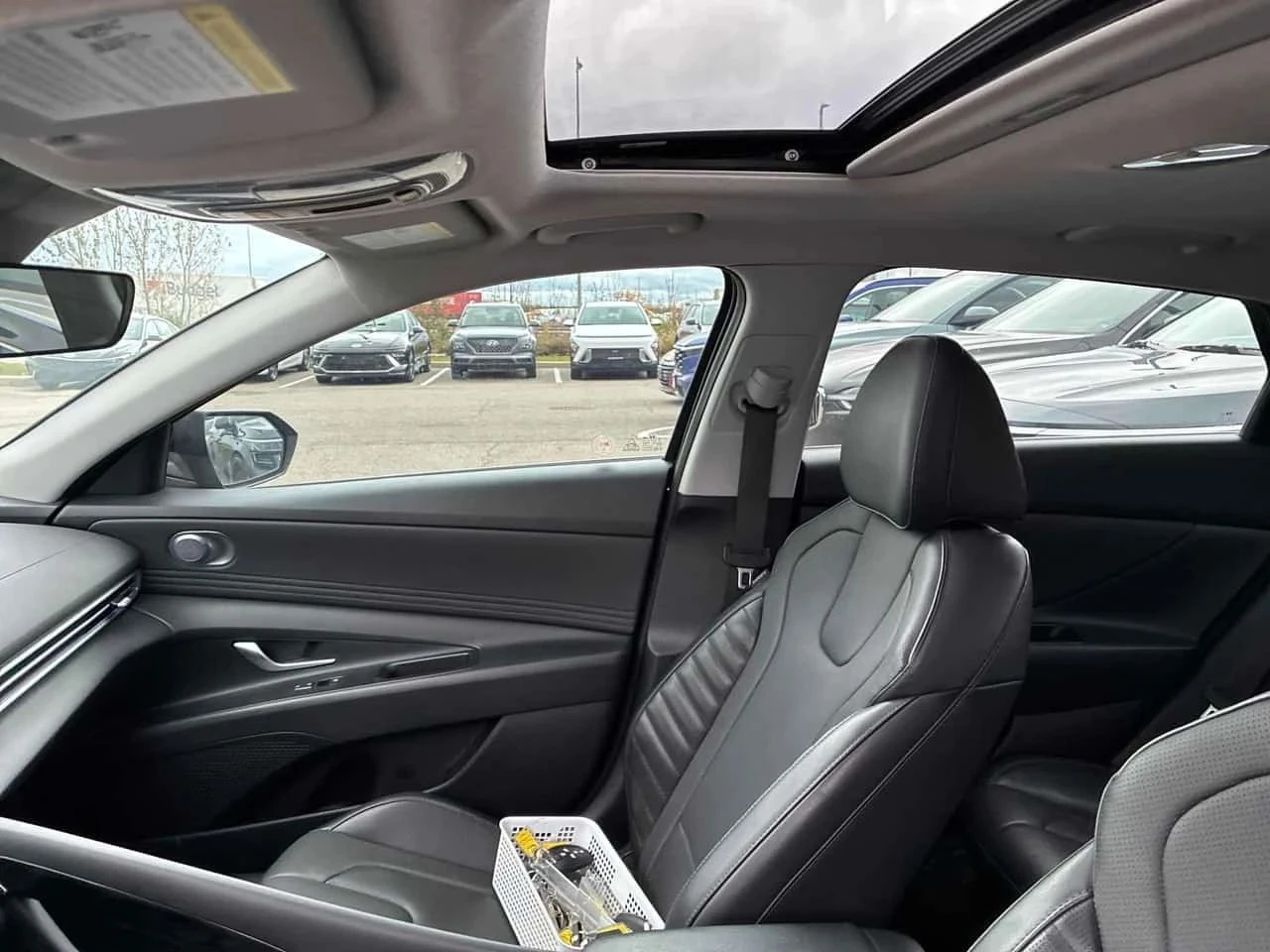 Hyundai Elantra, снимка 16 - Автомобили и джипове - 56706051