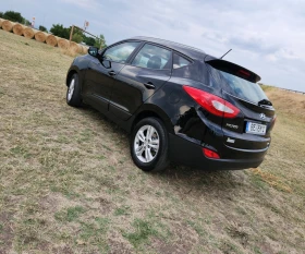 Обява за продажба на Hyundai IX35 2.0CRDI 136kc. 4x4 2015г. Серв.История ~19 399 лв. - изображение 1