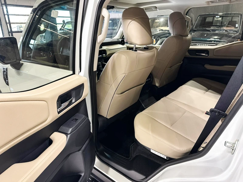 Toyota Land cruiser 250 2.4 TURBO, снимка 12 - Автомобили и джипове - 52007016