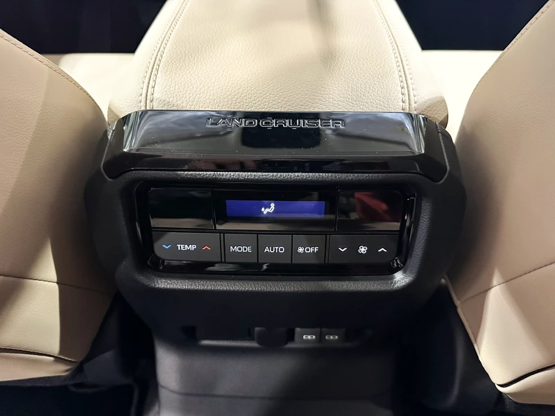 Toyota Land cruiser 250 2.4 TURBO, снимка 15 - Автомобили и джипове - 52007016