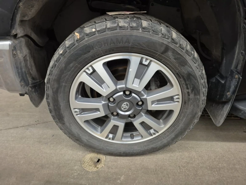 Toyota Tundra * PLATINUM CREW CAB SHORT BED * CARFAX * БЕЗ ПЪРВО, снимка 6 - Автомобили и джипове - 53035835