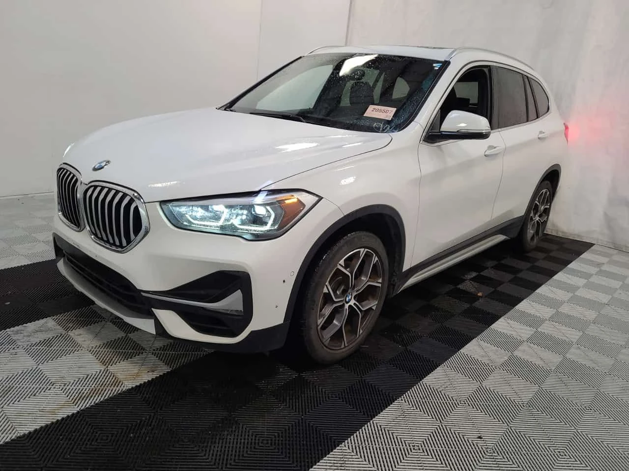 BMW X1 XDRIVE28I | HEAD-UP | ПАНОРАМА | KEYLESS | CARFAX