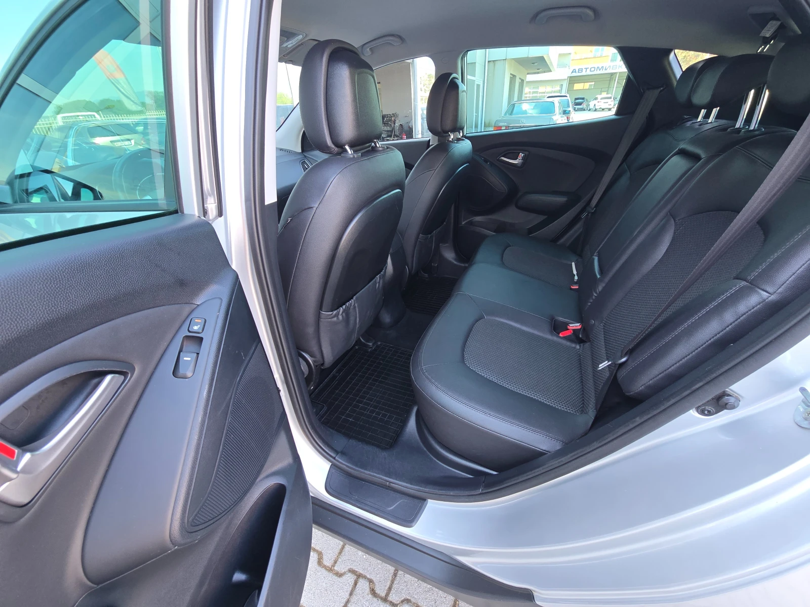 Hyundai IX35 Автоматик!!4x4!!Навигация!!, снимка 12 - Автомобили и джипове - 54694595