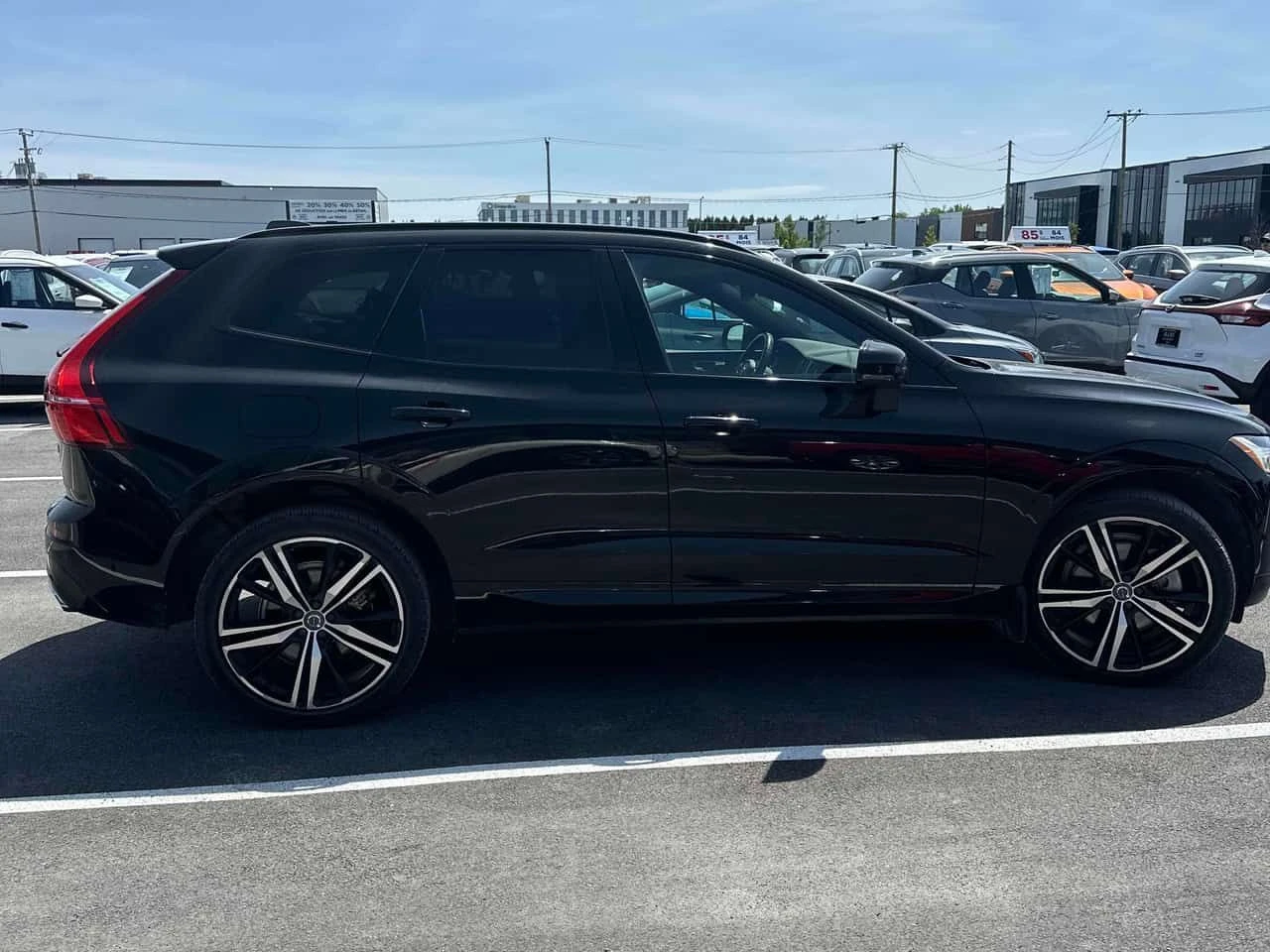Volvo XC60  R Design /360/HUD/Harman Kardon/АВТОКРЕДИТ , снимка 3 - Автомобили и джипове - 54775947