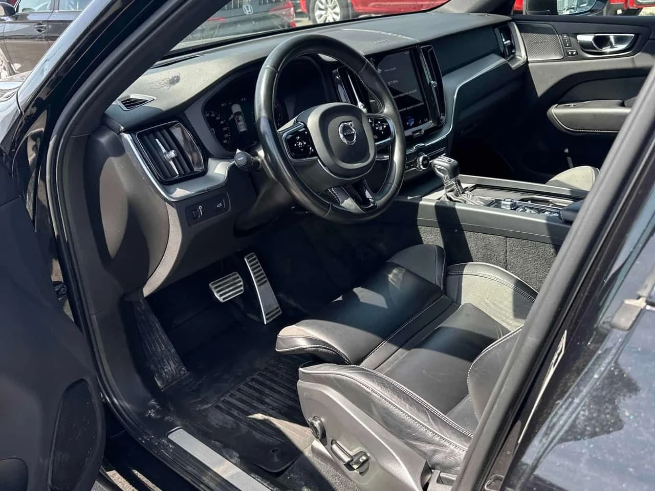 Volvo XC60  R Design /360/HUD/Harman Kardon/АВТОКРЕДИТ , снимка 5 - Автомобили и джипове - 54775947