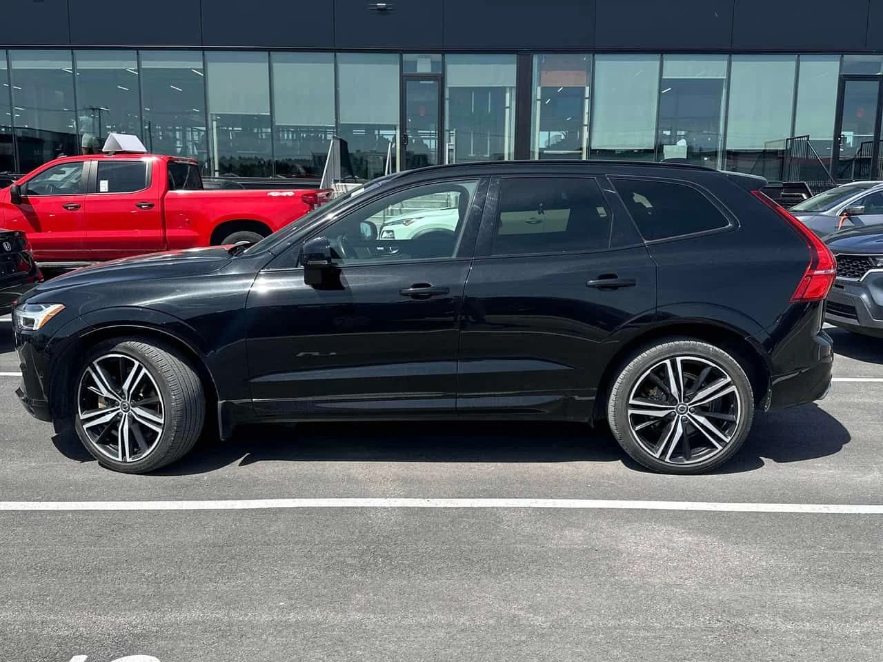Volvo XC60  R Design /360/HUD/Harman Kardon/АВТОКРЕДИТ , снимка 2 - Автомобили и джипове - 54775947