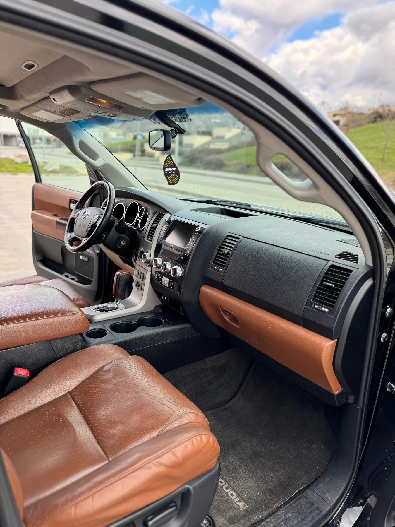 Toyota Sequoia 5.7 iForce, снимка 12 - Автомобили и джипове - 55008930