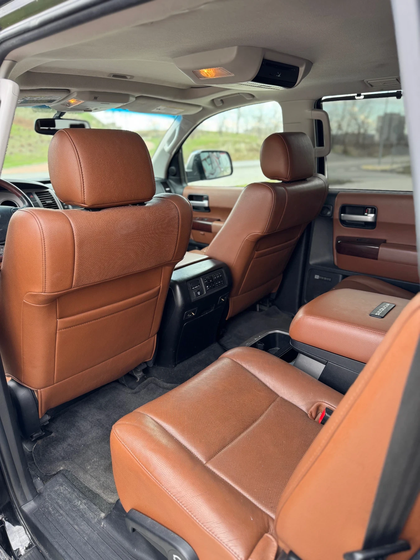 Toyota Sequoia 5.7 iForce, снимка 10 - Автомобили и джипове - 55008930