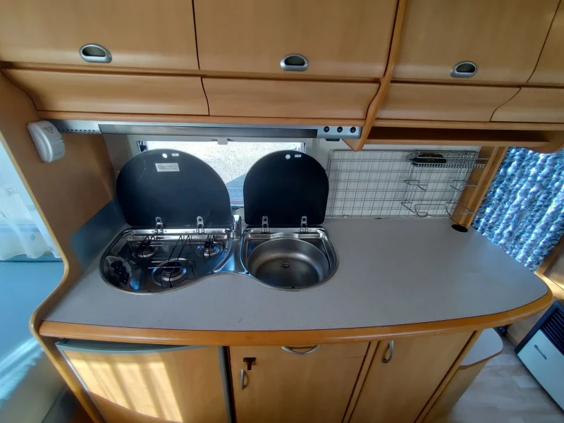 Каравана Hobby De Luxe Easy 450 Солар Бойлер Климатик Мувър, снимка 10 - Каравани и кемпери - 52772685