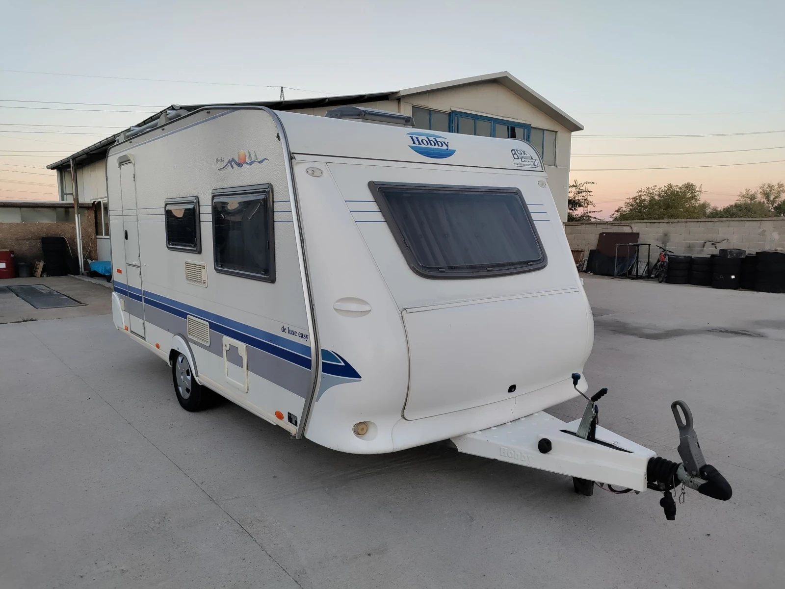 Каравана Hobby De Luxe Easy 450 Солар Бойлер Климатик Мувър, снимка 1