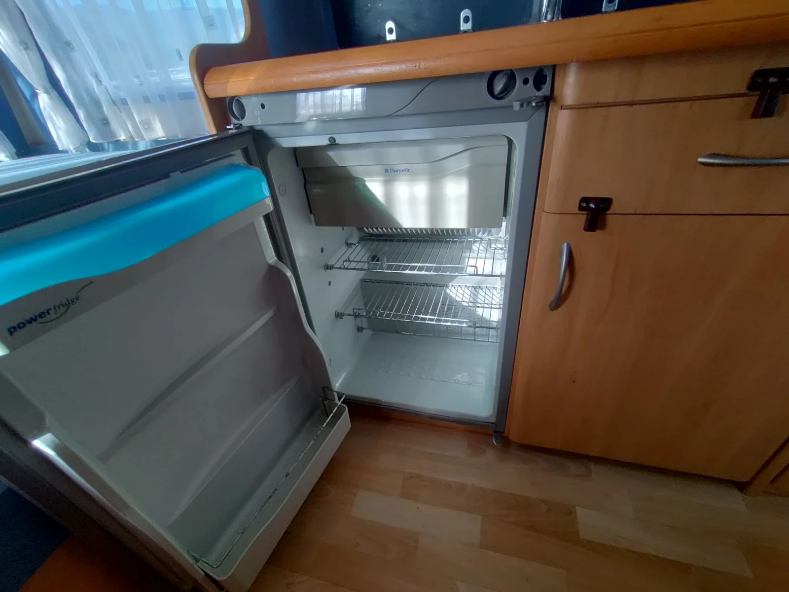 Каравана Hobby De Luxe Easy 450 Солар Бойлер Климатик Мувър - изображение 9
