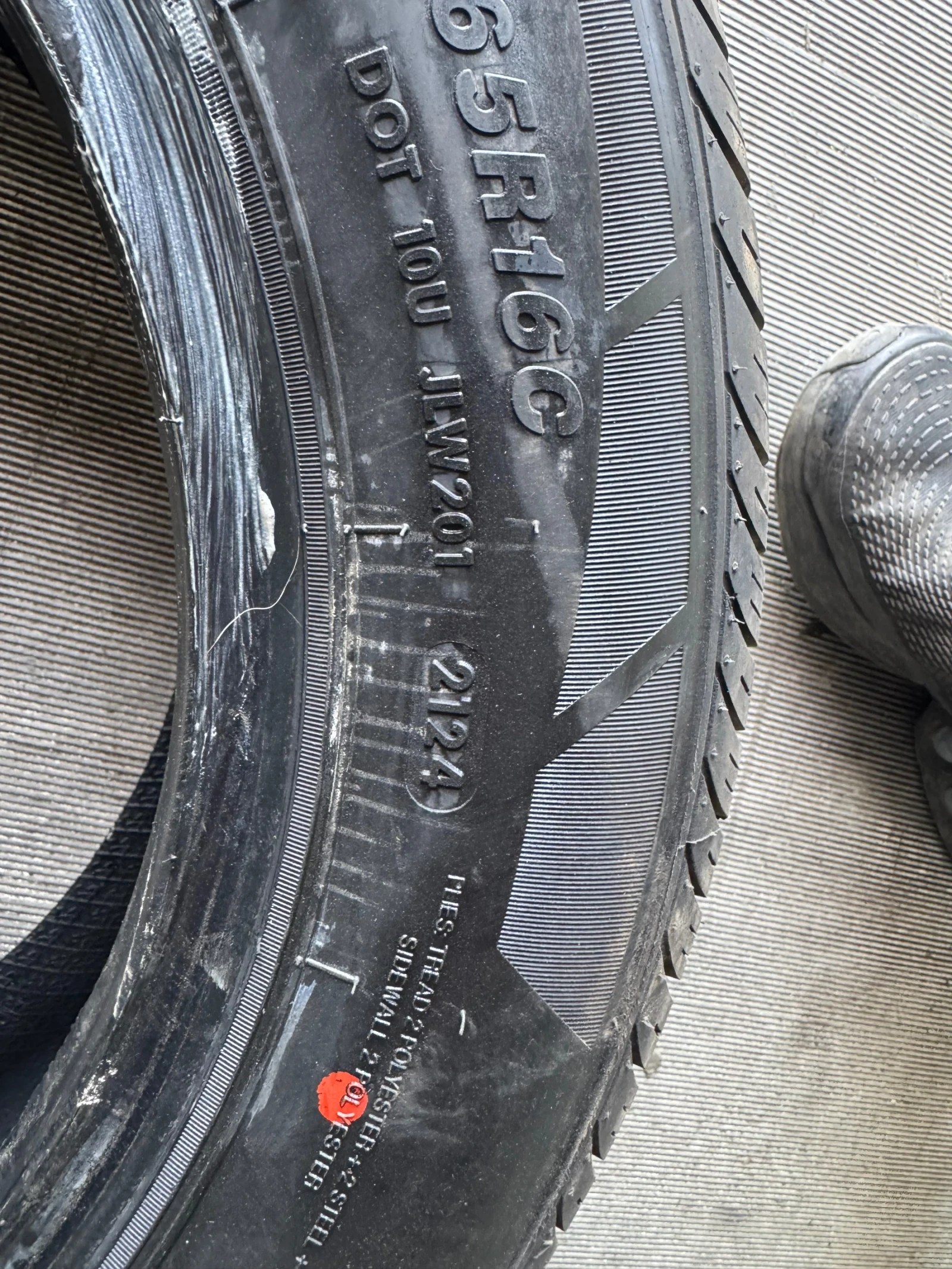 Гуми Всесезонни 195/65R16, снимка 3 - Гуми и джанти - 53832907