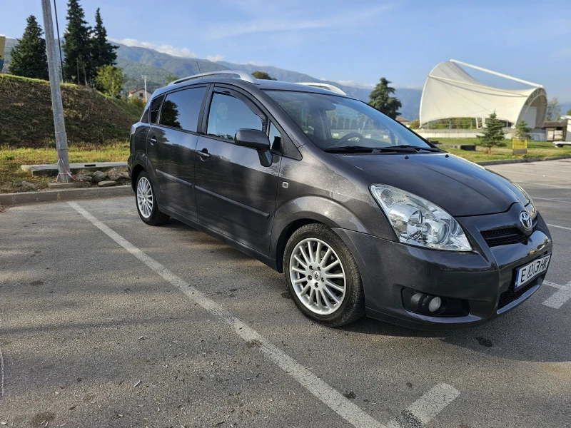 Toyota Corolla verso 2.2 D4D FACELIFT, снимка 2 - Автомобили и джипове - 47136315