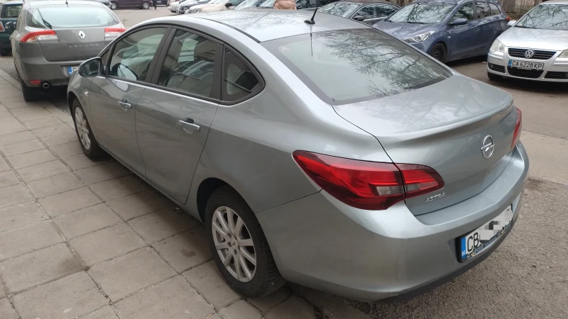 Opel Astra J 1.6, снимка 3 - Автомобили и джипове - 49451508