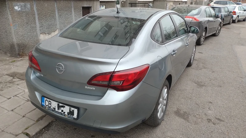 Opel Astra J 1.6, снимка 4 - Автомобили и джипове - 49451508