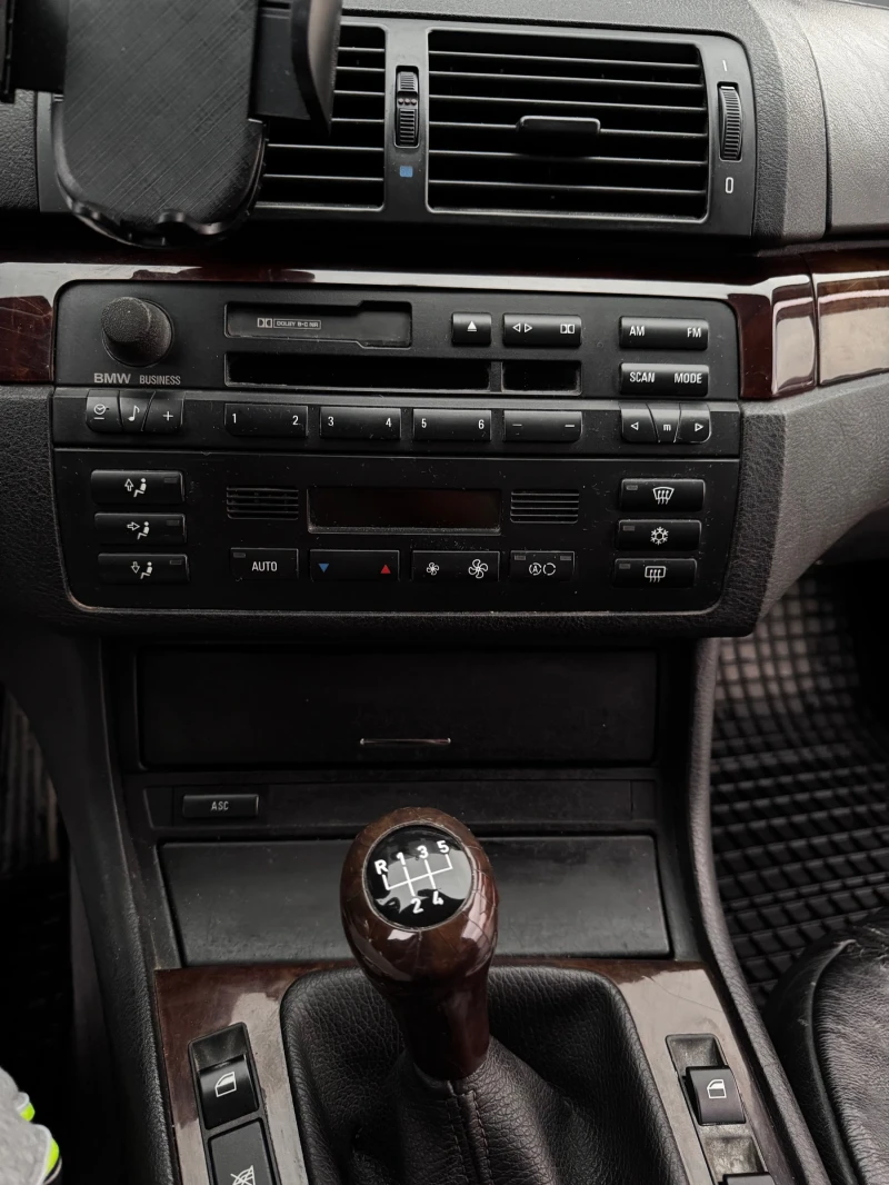 BMW 320, снимка 14 - Автомобили и джипове - 52649057