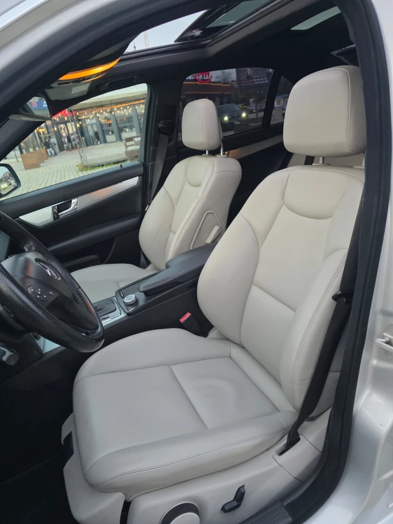 Mercedes-Benz C 320 AMG Pack * Pano * KeyLess* Подгрев * Full* , снимка 8 - Автомобили и джипове - 53113173