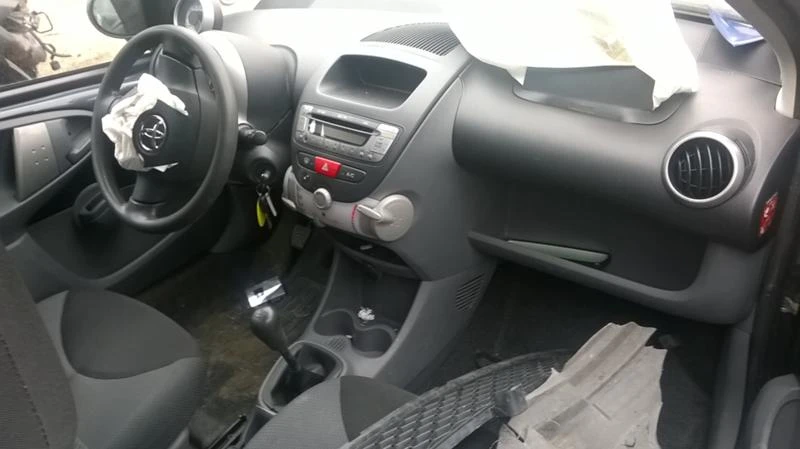 Toyota Aygo 1.0, снимка 7 - Автомобили и джипове - 48100418