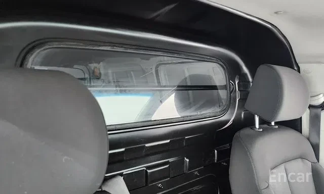 Hyundai Staria 3-МЕСТЕН / ТОВАРЕН / КАМЕРА / ДИСТРОНИК / ЛИЗИНГ, снимка 13 - Автомобили и джипове - 55631540