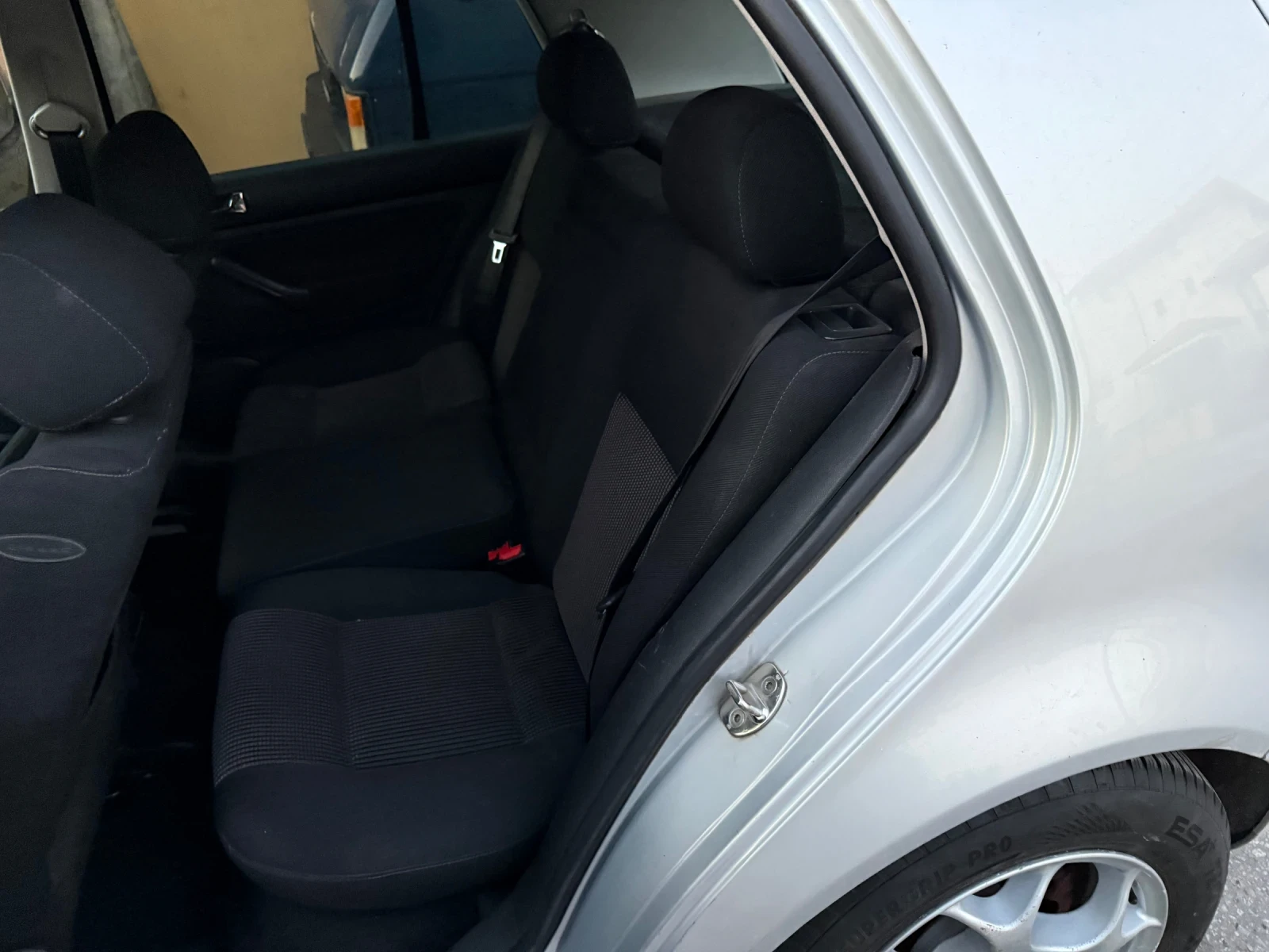 VW Golf 1.6 - изображение 7