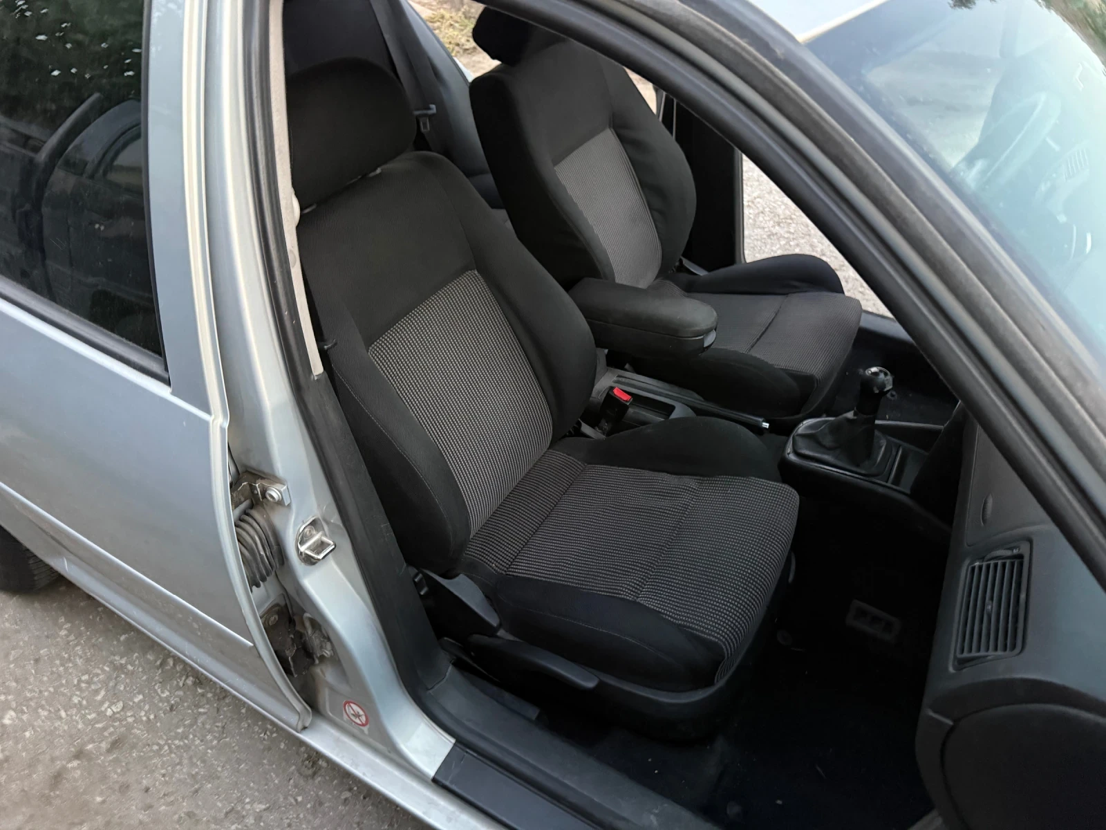 VW Golf 1.6 - изображение 9