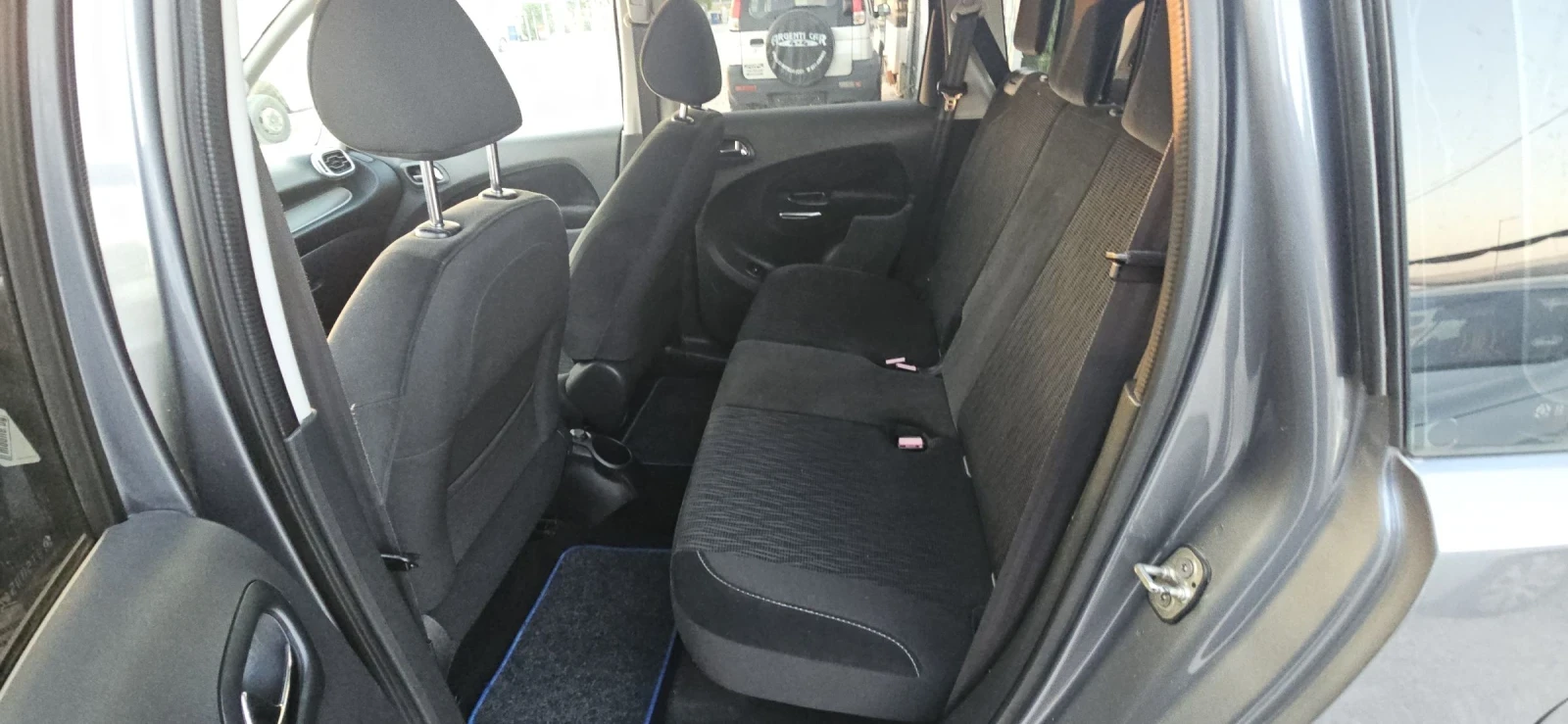 Citroen C3 Picasso 1.6 HDI EXCLUZIVE - изображение 10