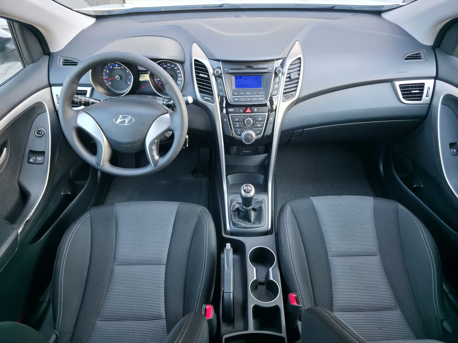 Hyundai I30 1.4i 16v Швейцария - изображение 9