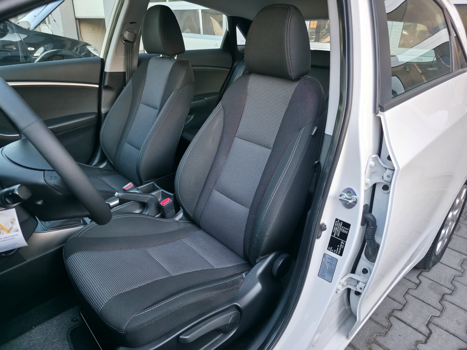 Hyundai I30 1.4i 16v Швейцария - изображение 10