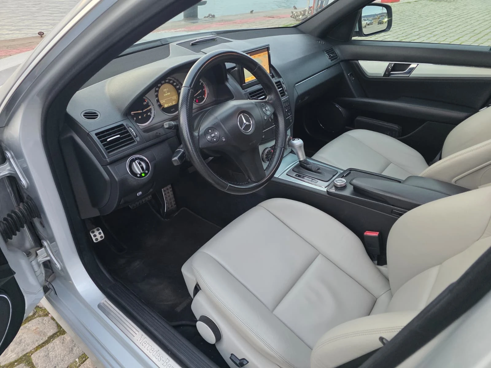 Mercedes-Benz C 320 AMG Pack * Pano * KeyLess* ������� * Full*  | Mobile.bg � ����������� 9