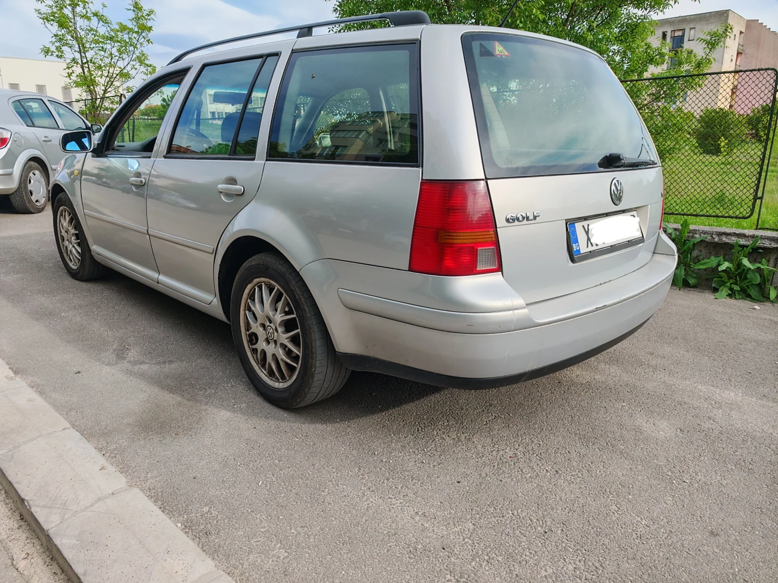 VW Golf 1.6, снимка 4 - Автомобили и джипове - 54429778