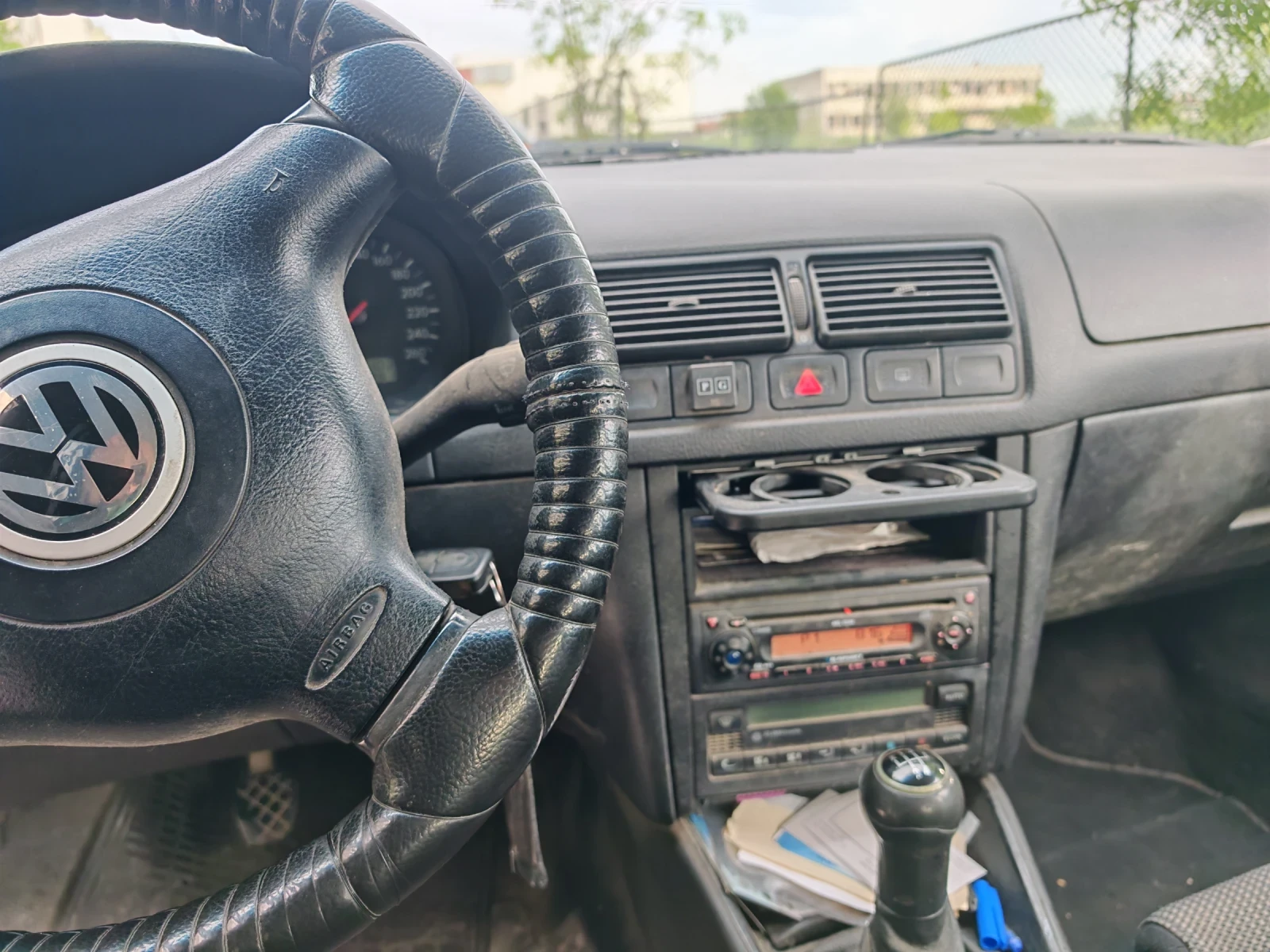 VW Golf 1.6, снимка 5 - Автомобили и джипове - 54429778