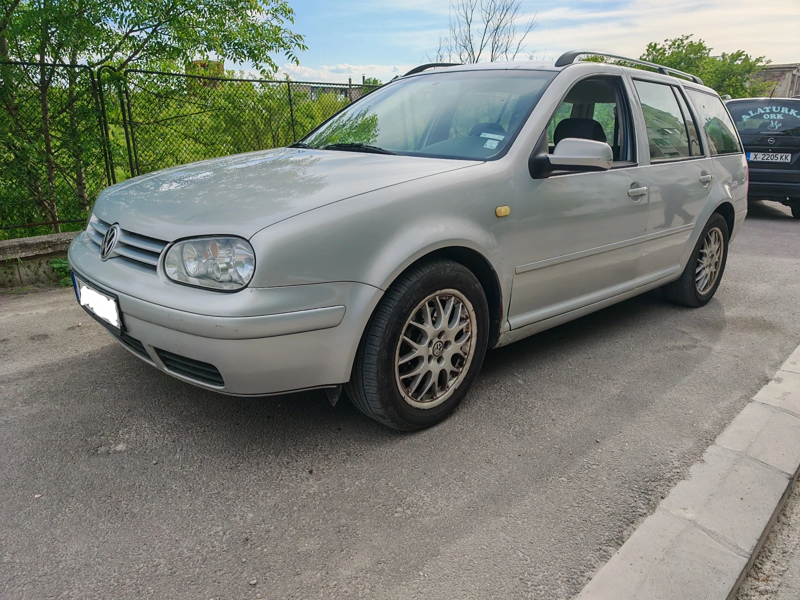 VW Golf 1.6, снимка 2 - Автомобили и джипове - 54429778