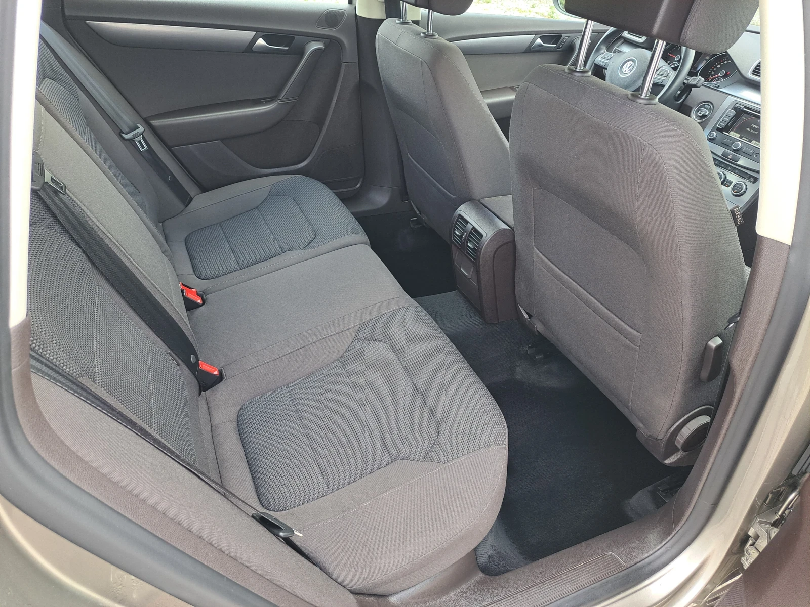 VW Passat 2.0 TDI 140 �.� | Mobile.bg � ����������� 16