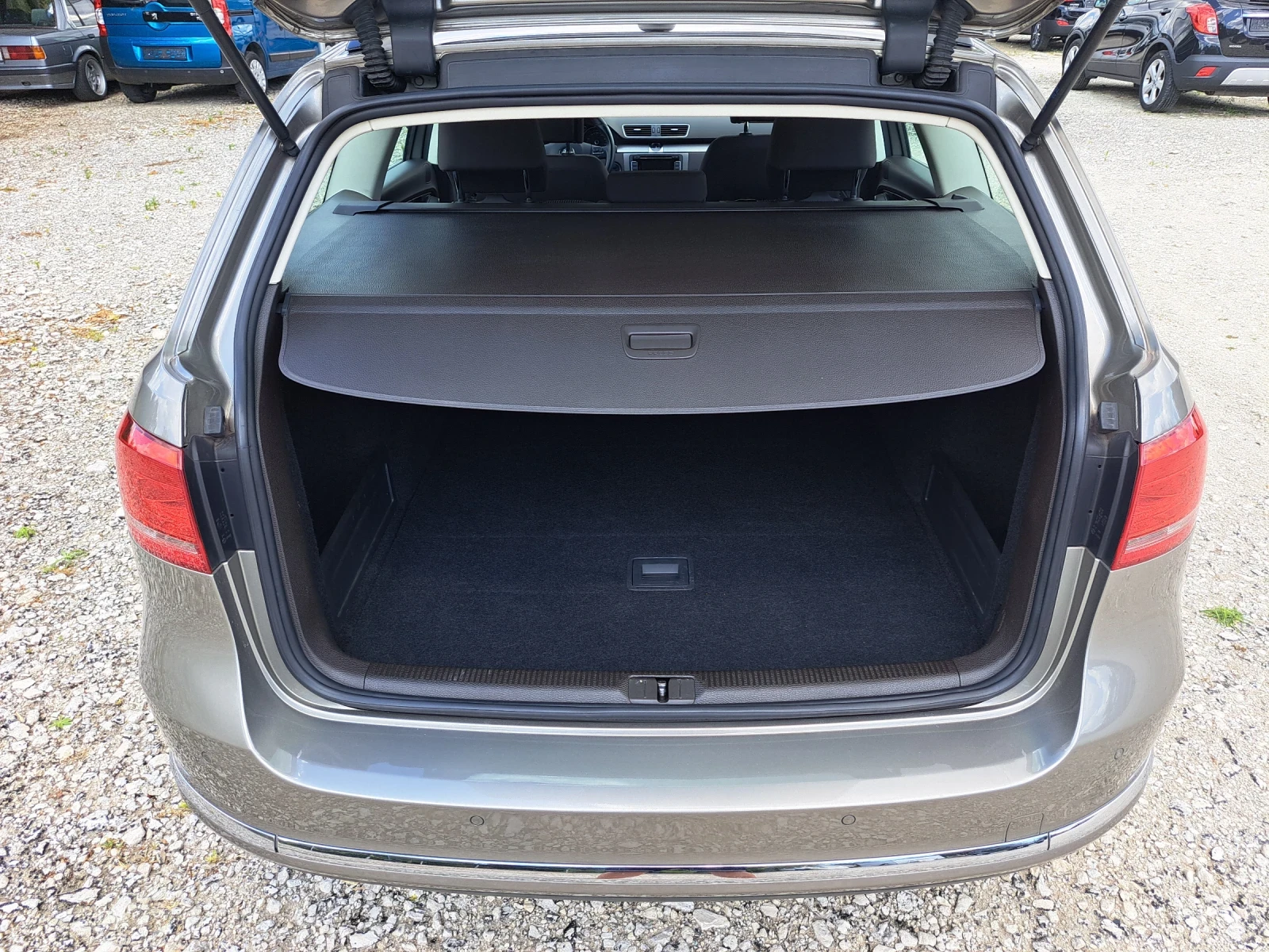 VW Passat 2.0 TDI 140 �.� | Mobile.bg � ����������� 17