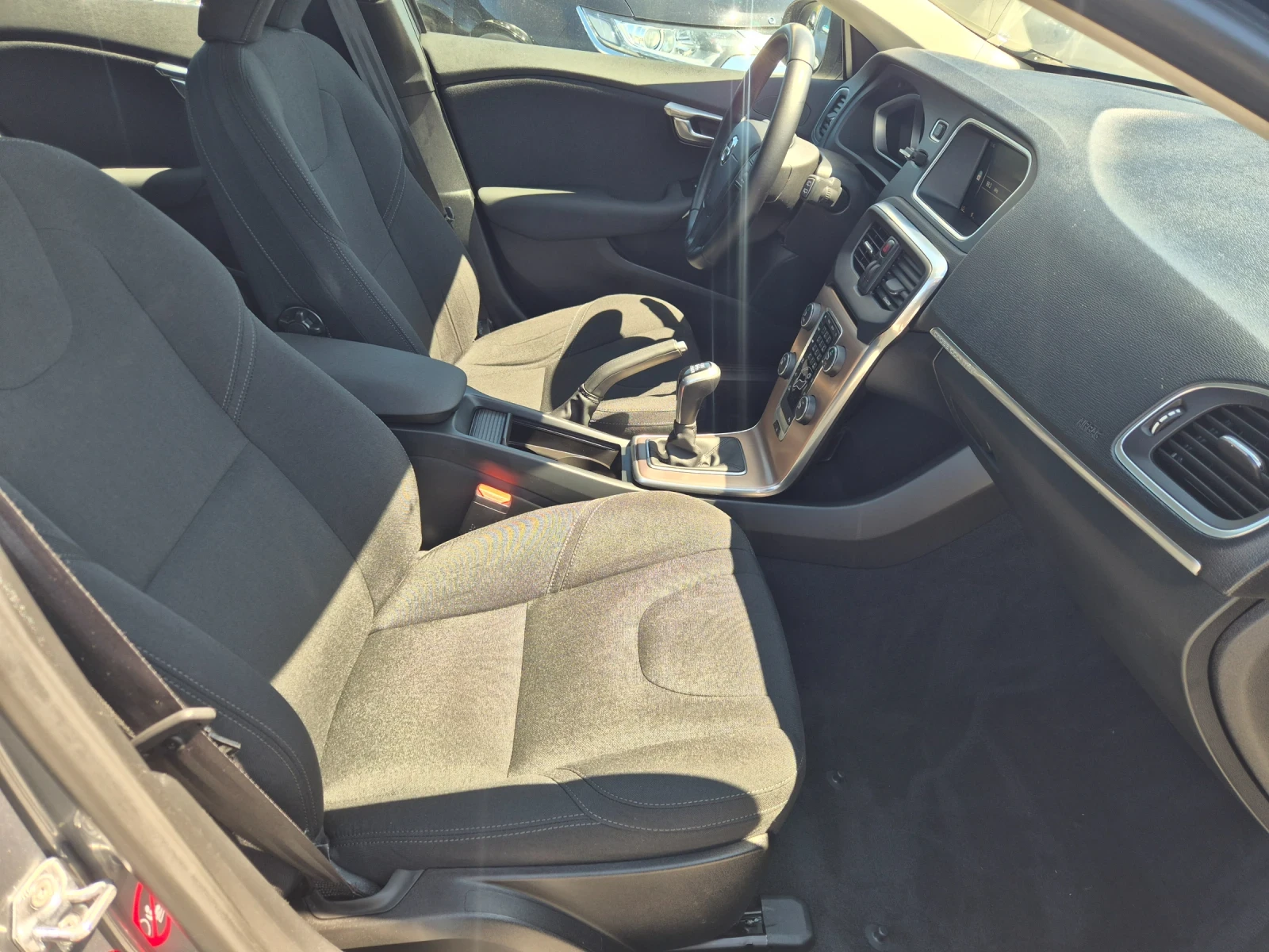 Volvo V40 Cross Country 2.0 D, снимка 11 - Автомобили и джипове - 55691744