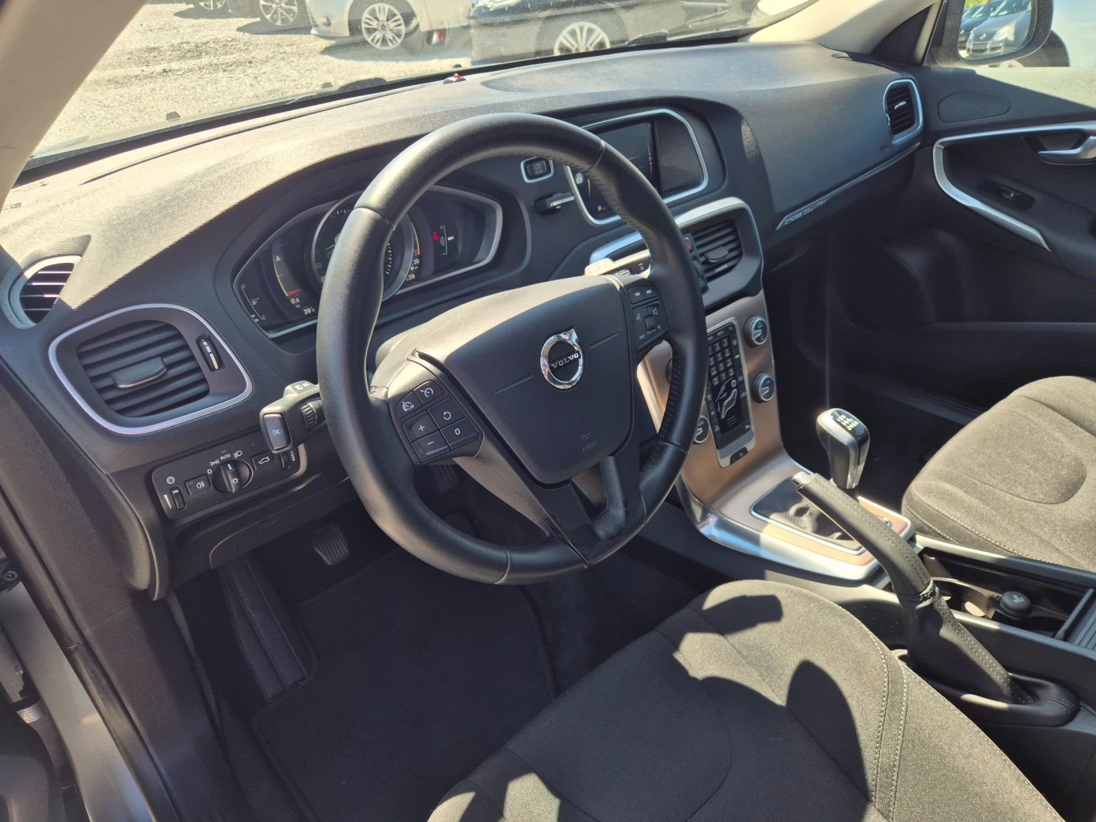 Volvo V40 Cross Country 2.0 D, снимка 9 - Автомобили и джипове - 55691744