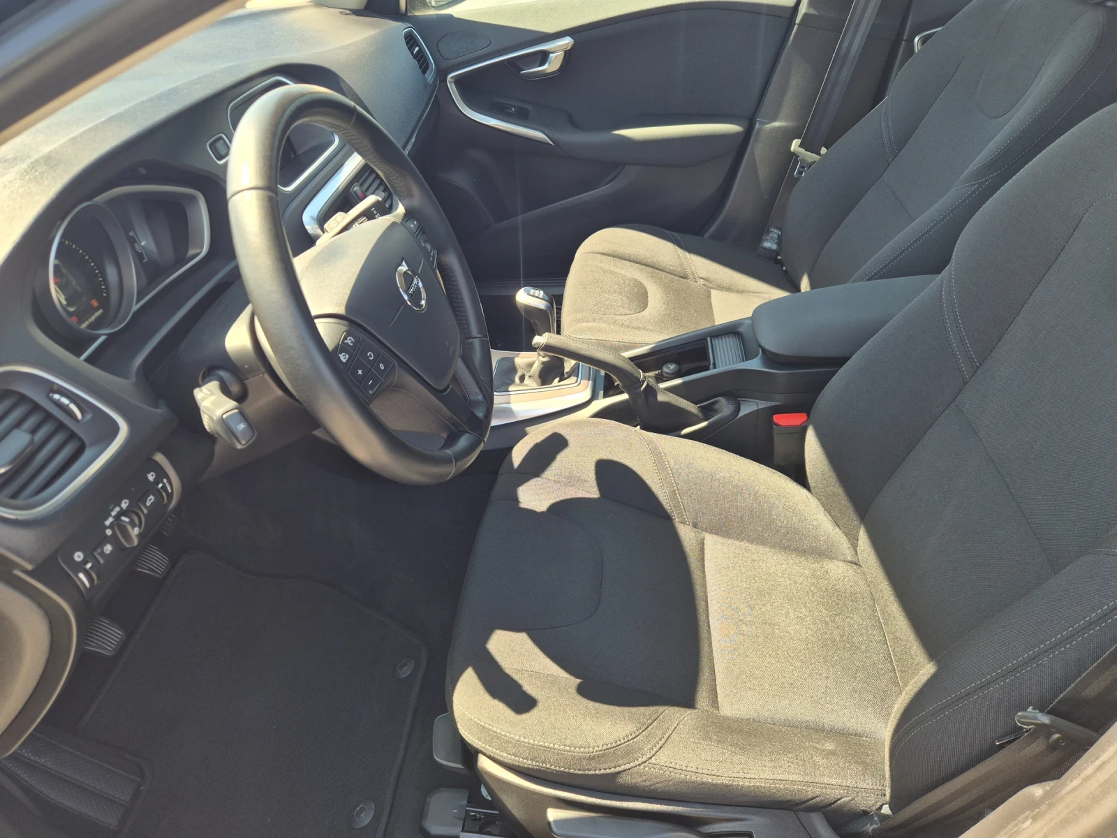 Volvo V40 Cross Country 2.0 D, снимка 10 - Автомобили и джипове - 55691744