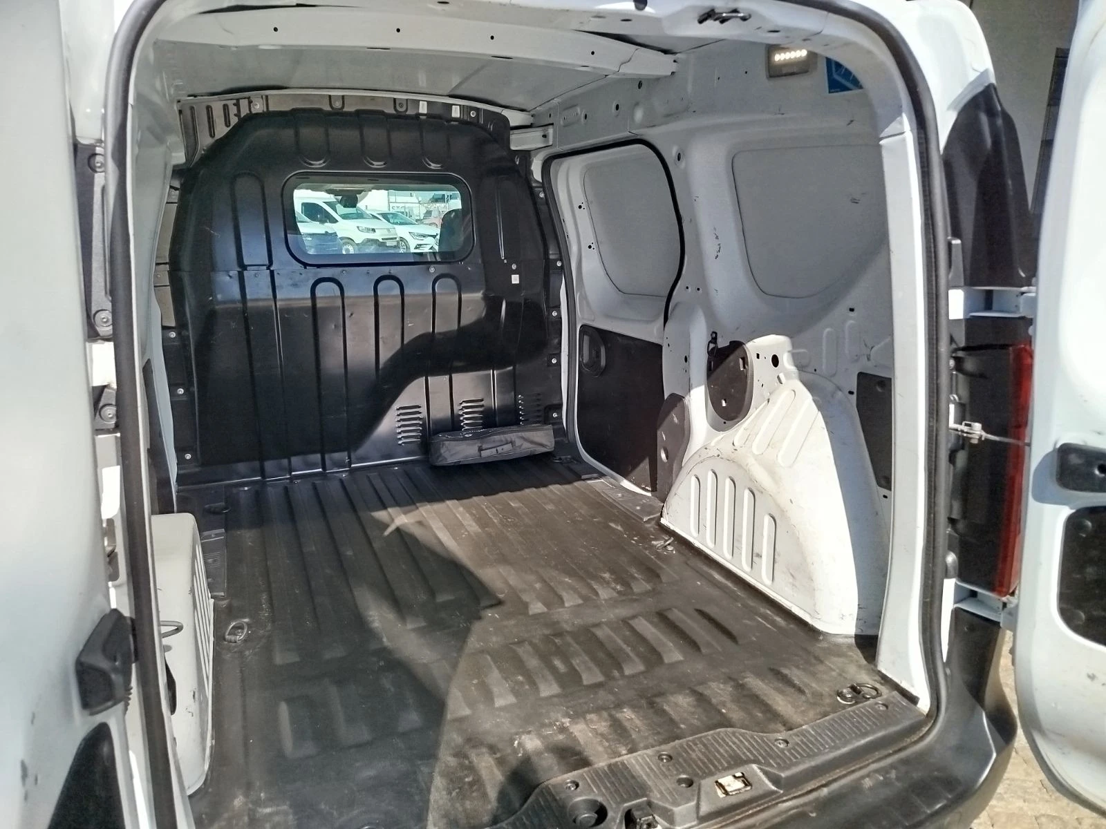 Renault Express 1.5 dCi/75к.с., снимка 10 - Автомобили и джипове - 56411753