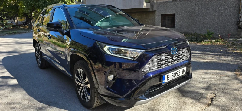 Toyota Rav4 РЕГИСТРИРАН* В ГАРАНЦИЯ* Hybrid* 4х4* 222к.с.* 360, снимка 1 - Автомобили и джипове - 47740666