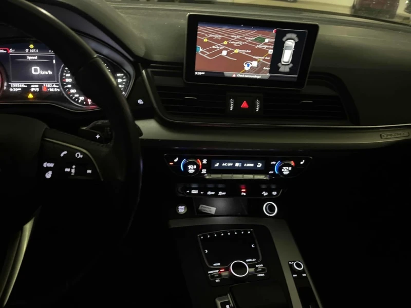 Audi Q5 2018 Komfort * CARFAX * БЕЗ ПЪРВОНАЧАЛНА ВНОСКА, снимка 9 - Автомобили и джипове - 53209493