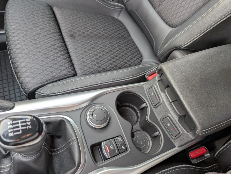Renault Kadjar 1.7 dci 4WD, снимка 10 - Автомобили и джипове - 53295535