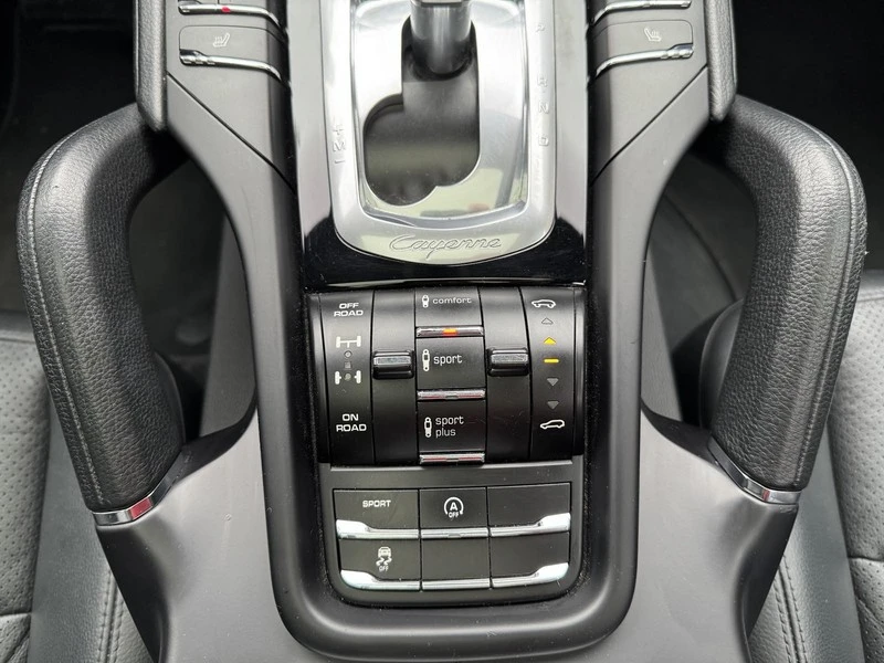 Porsche Cayenne 3.0d, снимка 16 - Автомобили и джипове - 53175396