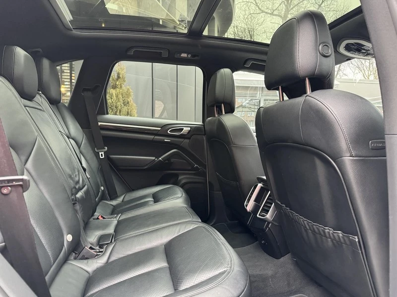 Porsche Cayenne 3.0d, снимка 14 - Автомобили и джипове - 53175396