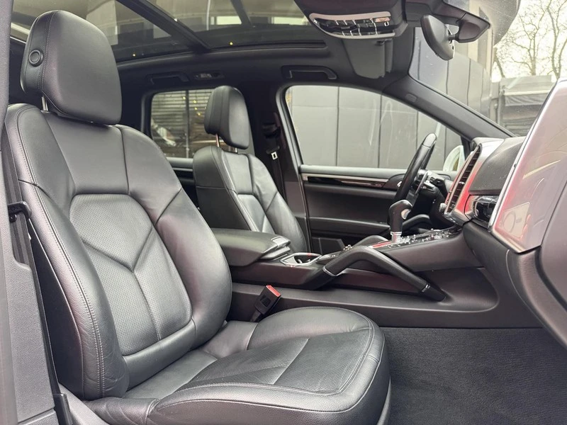Porsche Cayenne 3.0d, снимка 13 - Автомобили и джипове - 53175396
