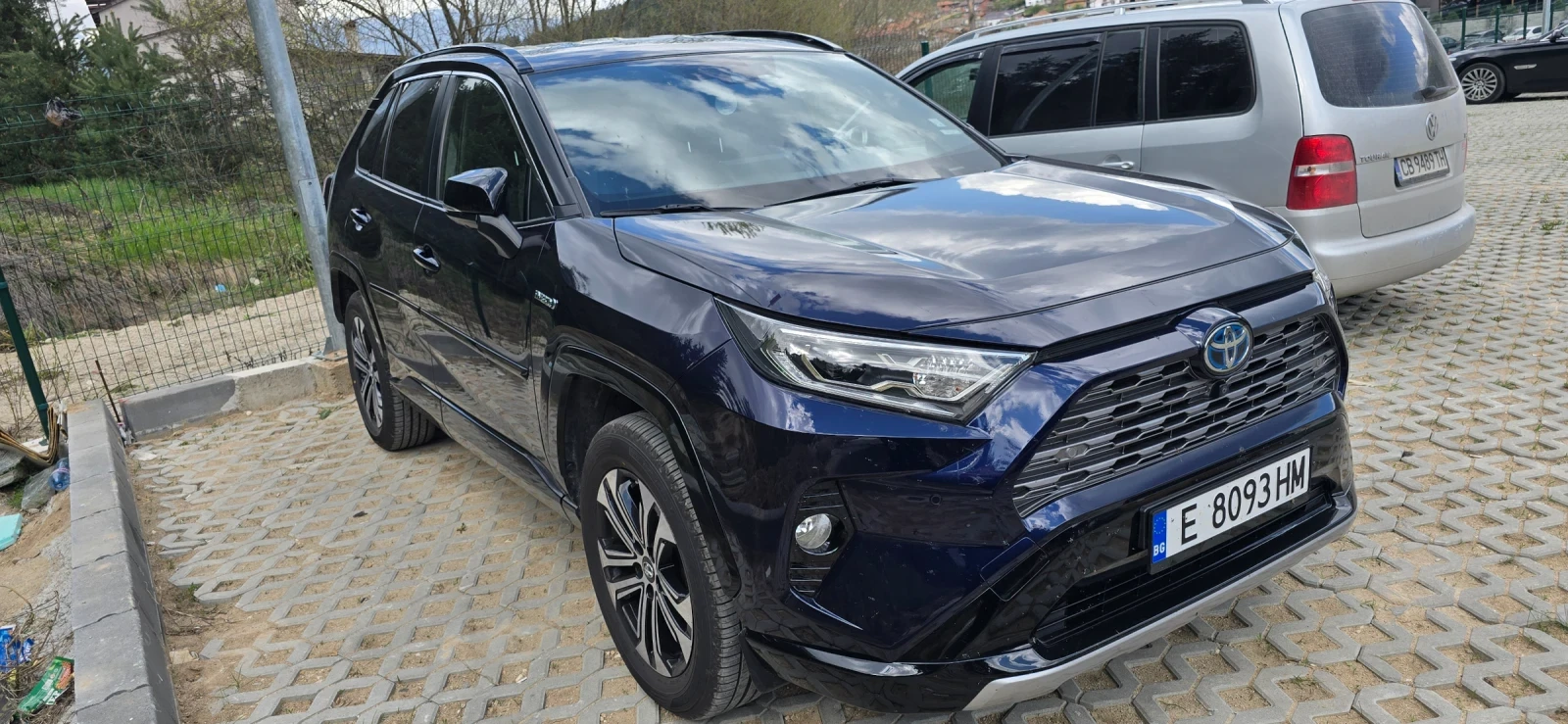 Toyota Rav4 РЕГИСТРИРАН* С ГАРАНЦИЯ* КАСКО* HYBRID* 4X4* 222к. - изображение 2